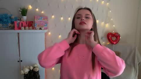 Mari online show from October 2025 10:23:02 AM