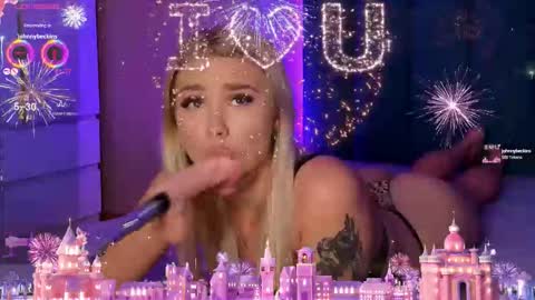 Snapshot of dreamkisslove chatting on October 2025 06:43:01 AM Mila online show from October 2025 06:43:01 AM