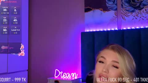 Snapshot of dreamkisslove chatting on November 2025 03:52:02 AM Mila online show from November 2025 03:52:02 AM