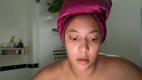 RIRI OR DREAMY online show from December 2025 05:09:02 PM