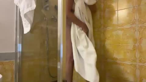 Snapshot of drresa chatting on October 2025 12:47:01 PM Dr. Resa online show from October 2025 12:47:01 PM