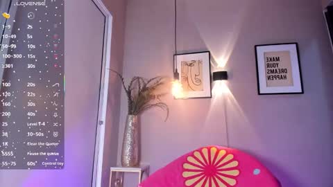dulce__fiore07 online show from October 2025 12:33:01 PM