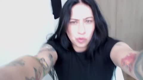 Mia online show from October 2025 04:48:02 PM