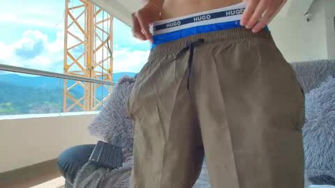 Dustin online show from November 2025 06:30:01 PM