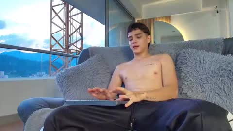 Dustin online show from November 2025 10:43:02 PM