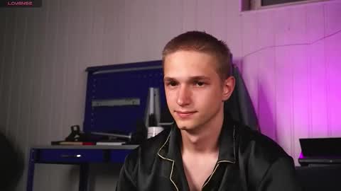 Dustyn online show from September 2025 04:43:01 PM