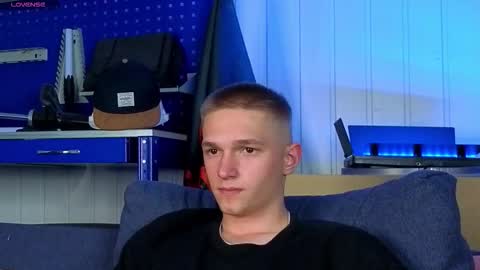 Dustyn online show from October 2025 04:50:01 PM