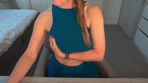 Snapshot of dutchamber chatting on November 2025 08:13:02 AM Ambertje040 online show from November 2025 08:13:02 AM