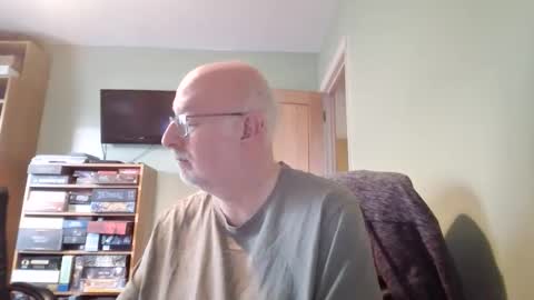 Snapshot of dutchunclejohn chatting on November 2025 09:09:01 AM DutchUncleJohn online show from November 2025 09:09:01 AM