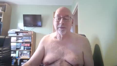 Snapshot of dutchunclejohn chatting on December 2025 10:42:02 AM DutchUncleJohn online show from December 2025 10:42:02 AM