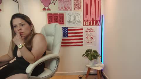 Dulce online show from November 2025 07:03:02 PM