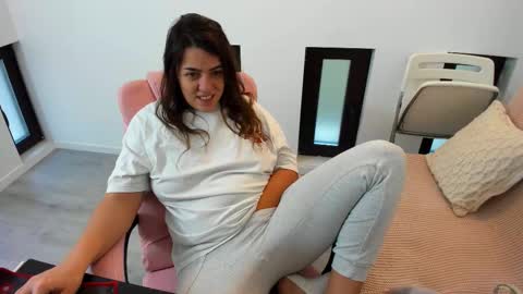 dayana online show from November 2025 05:32:02 AM