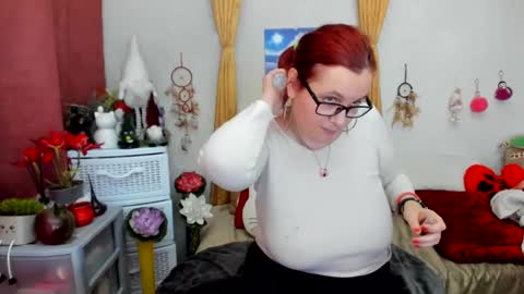 Snapshot of dyannelovee chatting on January 2025 09:40:01 PM Dyanne online show from January 2025 09:40:01 PM