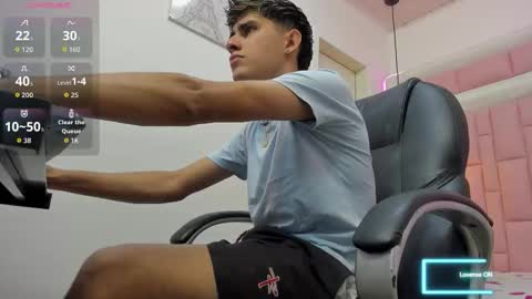 dyla_n18_ online show from October 2025 11:48:02 PM