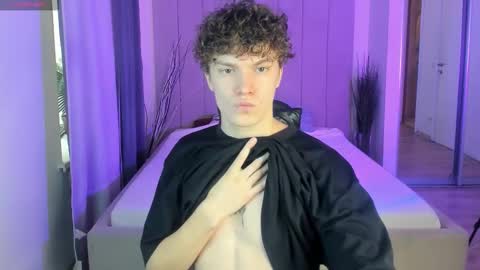 Dylan online show from September 2025 06:25:02 AM