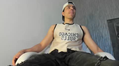 Snapshot of dylan_cross_ chatting on October 2025 11:19:01 AM Dylan online show from October 2025 11:19:01 AM