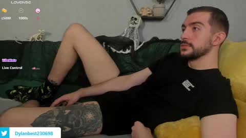 Snapshot of dylan_starxx chatting on October 2025 01:06:01 AM Dylan online show from October 2025 01:06:01 AM