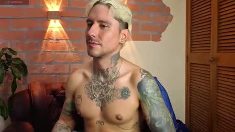 Snapshot of dylanstonne1 chatting on October 2025 09:25:02 PM D Y L A N online show from October 2025 09:25:02 PM