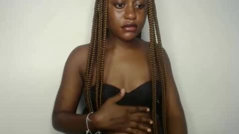 Ella online show from September 2025 07:35:02 PM