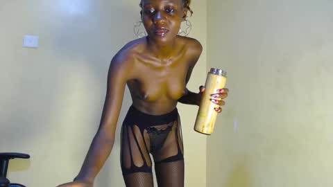 Snapshot of ebony_petite02 chatting on February 2025 12:05:01 AM ebony_petite02 online show from February 2025 12:05:01 AM