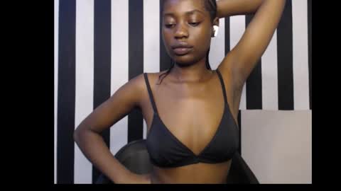 Ella online show from October 2025 01:03:01 AM