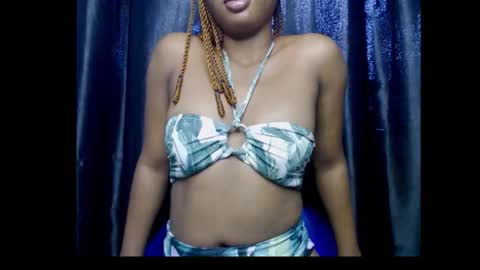 Snapshot of ebony_queenx chatting on November 2025 11:27:02 AM Queen online show from November 2025 11:27:02 AM