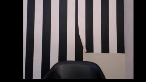 Snapshot of ebony_queenx chatting on December 2025 10:41:02 AM Queen online show from December 2025 10:41:02 AM