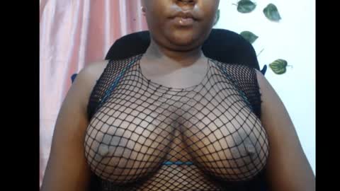 Snapshot of ebony_sexy_queen chatting on October 2025 05:47:02 AM Racheal online show from October 2025 05:47:02 AM