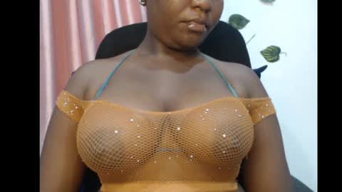 Snapshot of ebony_sexy_queen chatting on October 2025 04:54:01 AM Racheal online show from October 2025 04:54:01 AM