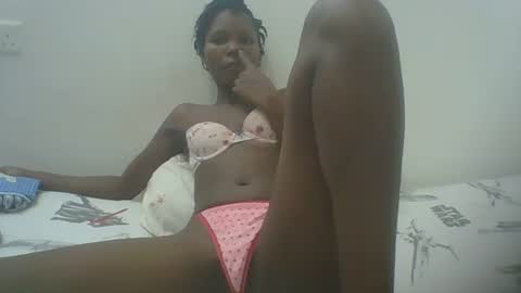 Snapshot of ebonycutegal1996 chatting on February 2025 03:53:02 PM TRIZER online show from February 2025 03:53:02 PM