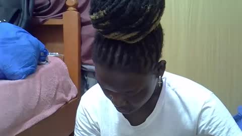 Snapshot of ebonydora chatting on December 2025 05:01:01 AM ebonydora online show from December 2025 05:01:01 AM