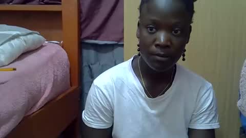 Snapshot of ebonydora chatting on December 2025 03:06:01 PM ebonydora online show from December 2025 03:06:01 PM