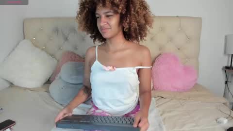 Snapshot of ebonygoddes03 chatting on December 2024 06:09:01 PM Queen Ebony online show from December 2024 06:09:01 PM