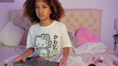 Snapshot of ebonygoddes03 chatting on December 2024 01:04:02 AM Queen Ebony online show from December 2024 01:04:02 AM