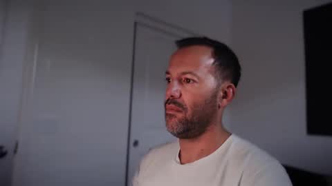 Snapshot of edge_masters chatting on November 2025 12:43:01 AM EdgeM online show from November 2025 12:43:01 AM