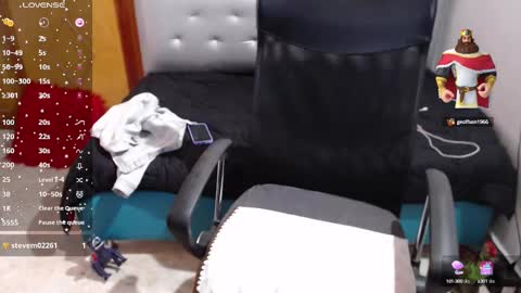 Eddye online show from February 2025 08:18:01 PM