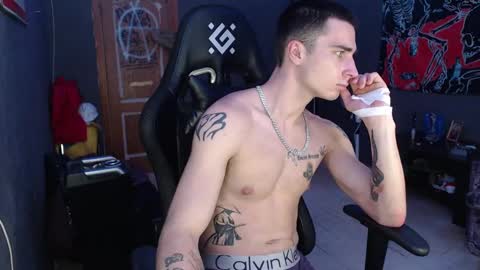 Snapshot of eduard_loveee chatting on December 2024 10:43:02 PM Eduar online show from December 2024 10:43:02 PM