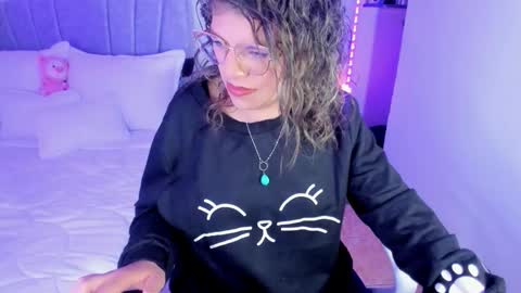 Effy online show from September 2025 04:25:02 AM