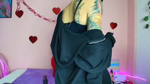 Carla online show from September 2025 10:57:01 PM