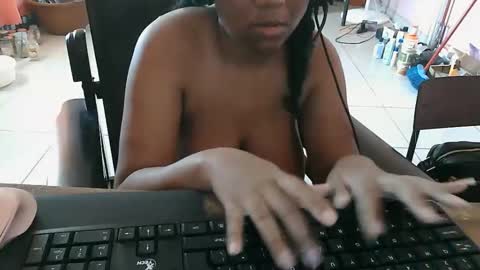 Eirondra Valeen online show from October 2025 01:55:02 PM