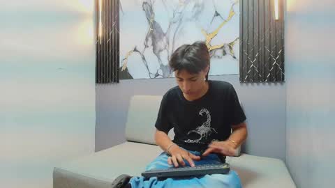 Snapshot of el_rayoo chatting on October 2025 03:39:02 AM EL RAYOO online show from October 2025 03:39:02 AM