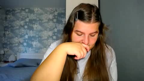 Elanis online show from September 2025 07:56:02 AM