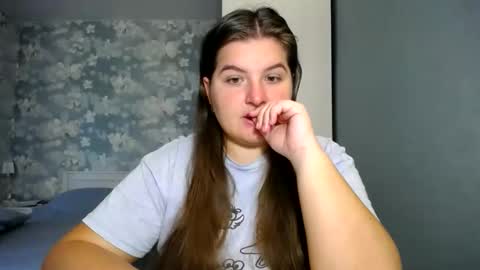 Elanis online show from October 2025 11:00:02 AM