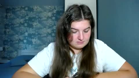 Elanis online show from October 2025 01:56:02 PM