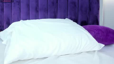 Snapshot of elaradusk chatting on October 2025 05:37:02 AM Ela online show from October 2025 05:37:02 AM