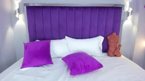 Snapshot of elaradusk chatting on October 2025 04:24:02 AM Ela online show from October 2025 04:24:02 AM