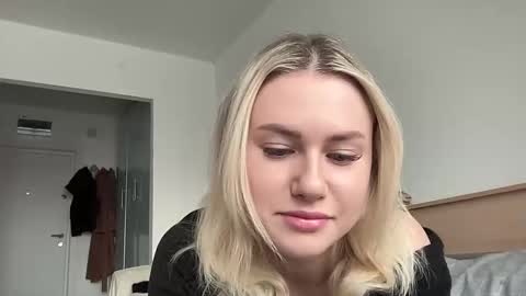 elaraluxxxe online show from February 2025 11:06:02 AM