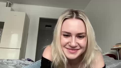 elaraluxxxe online show from February 2025 12:25:02 PM