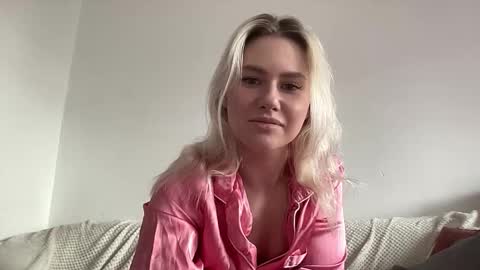 elaraluxxxe online show from November 2025 11:32:01 AM