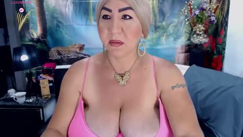 Snapshot of elektra_4_you chatting on October 2025 12:15:01 PM XIOMY give LIKE on my page online show from October 2025 12:15:01 PM